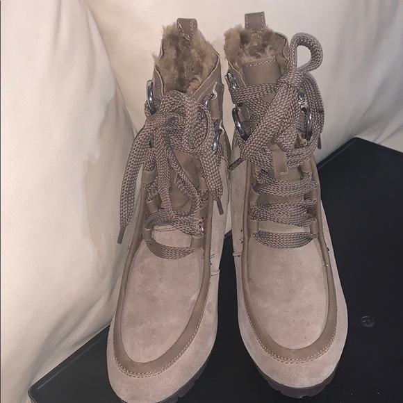 SOLD HOST PICK❣️Guess Camel Suede Wedge Lanni Boots Booties Sz 8.5 - Picture 4 of 11